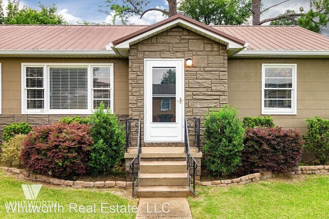 Building Photo - 3 br, 2 bath House - 2805 6th Ave