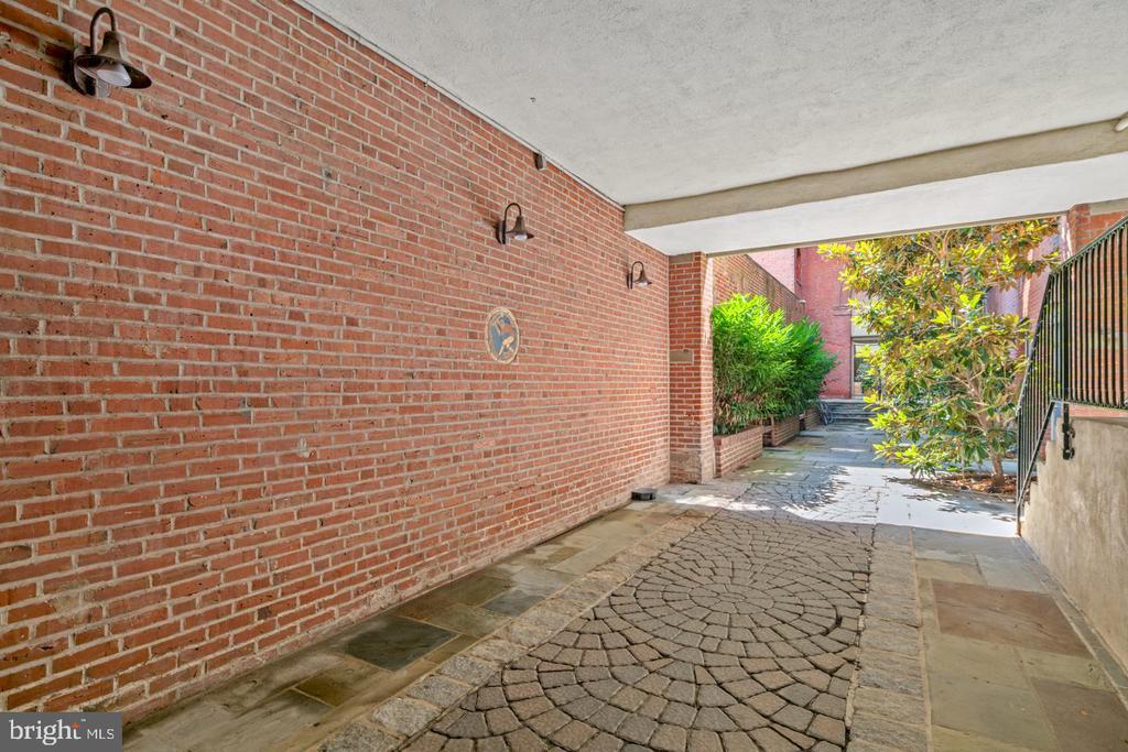 Primary Photo - 1720-22 Lombard St