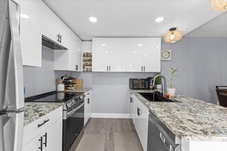 Building Photo - 2704 27th Way