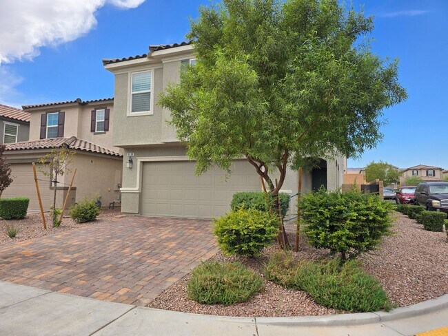 Foto del edificio - 5 Bedroom, Newer Home near 215/Russell