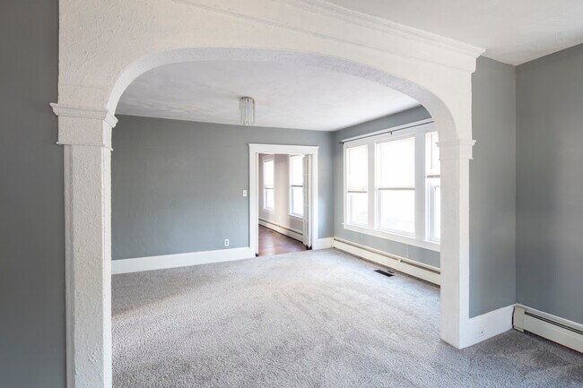 Foto del edificio - 879 Newport Ave