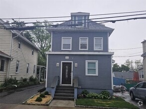 Building Photo - 94 Briggs Ave