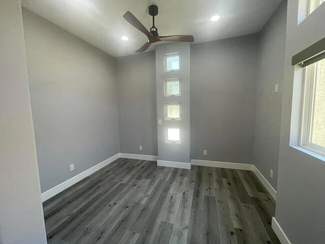 Foto del edificio - 6218 Cowles Mountain Blvd