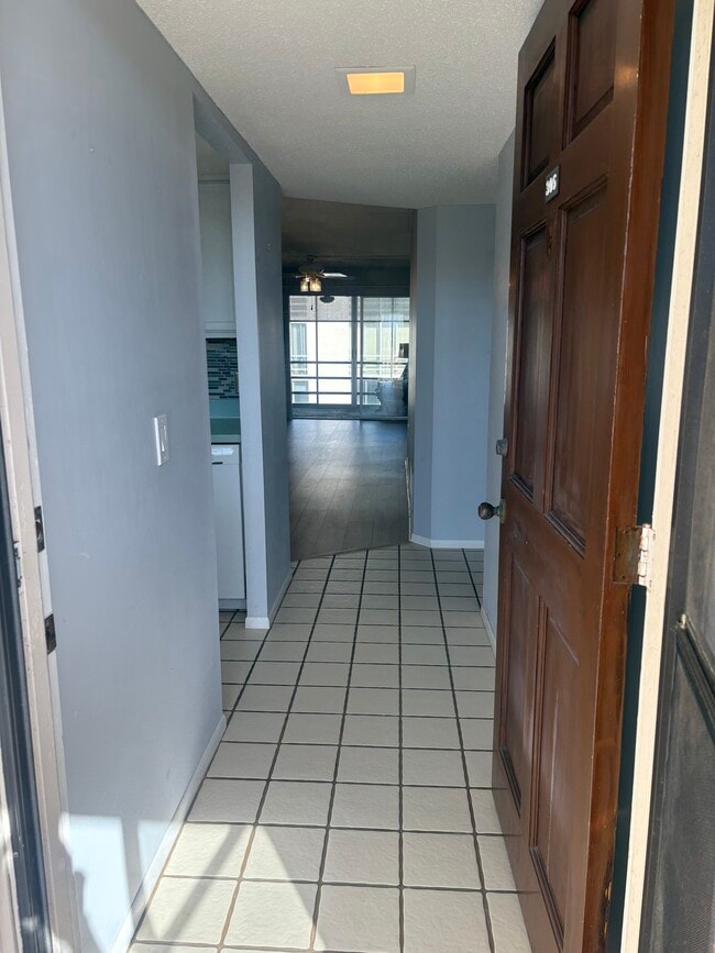 Building Photo - 995 La Guna Dr