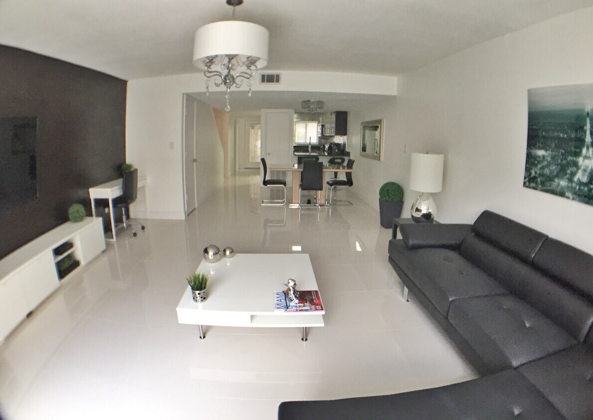 5415 Vineland Rd, Orlando, FL 32811 Townhome Rentals in Orlando FL