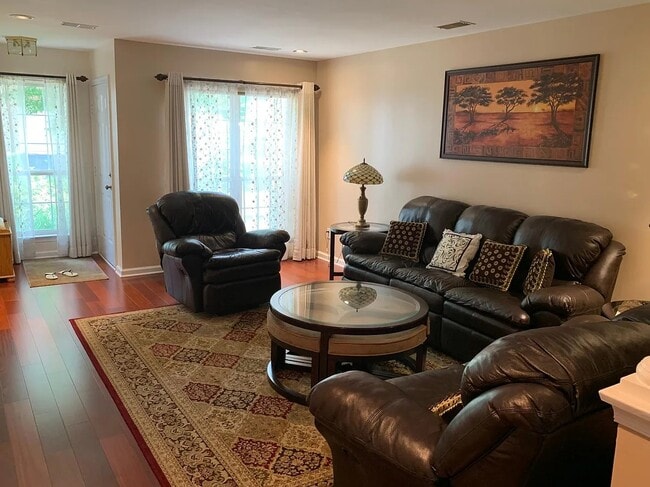 Building Photo - 304 Harvest Ln