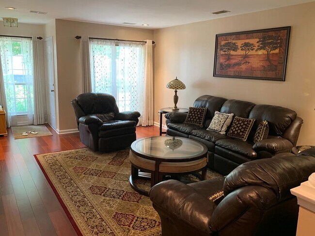 Foto del edificio - 304 Harvest Ln