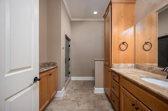 Bathroom - The Gateway Village