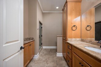 Bathroom - The Gateway Village