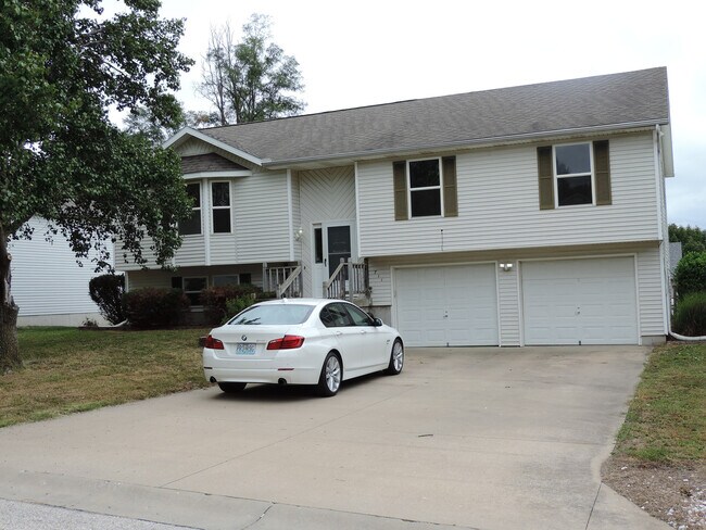 Building Photo - Nice Home in Brookside Subdivision