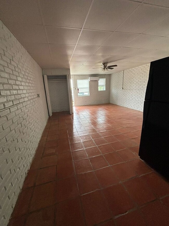Building Photo - 1627 W FM-351-15
