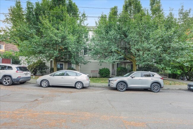 Building Photo - Modern 2-Bed / 2.5-Bath Condo Near OHSU — ...