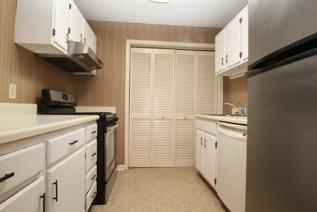 Foto del edificio - 574 Emory Oaks Way
