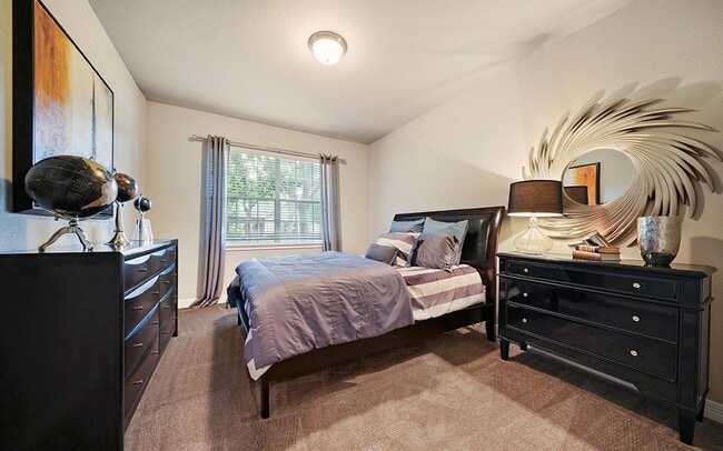Interior Photo - River Pointe