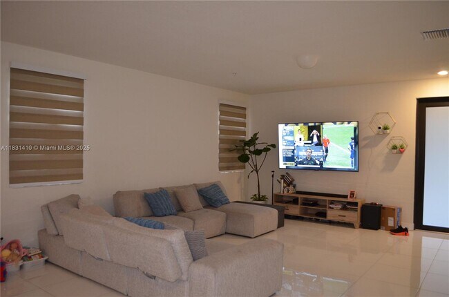 Foto del edificio - 10419 NW 82nd St