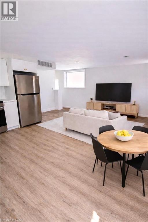 Photo du bâtiment - 30 Stirton St