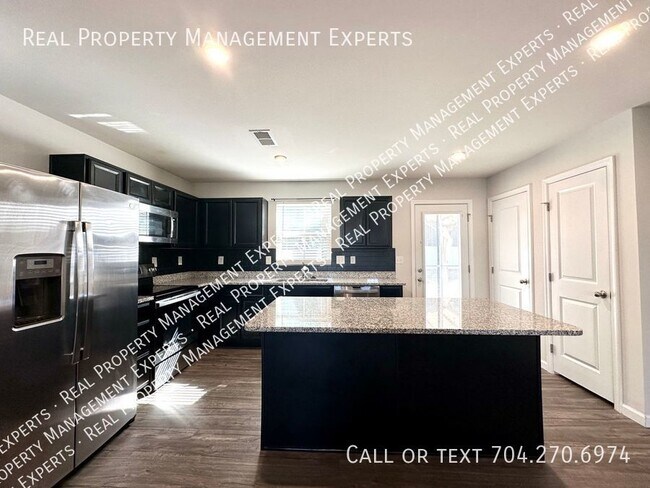 Building Photo - Charming 4BR/2.5BA Home in Charlotte!