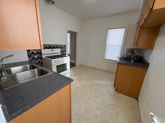 Building Photo - Come see this freshly updated 2 Bedroom - 1 Bath house that is ready to be your new home!!