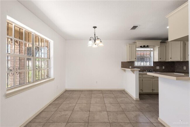 Foto del edificio - 18 Gumwood Ave