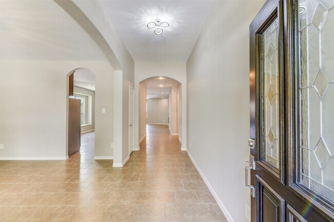 Building Photo - 12635 Lakeshore Dr