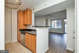 Building Photo - 851 N Glebe Rd