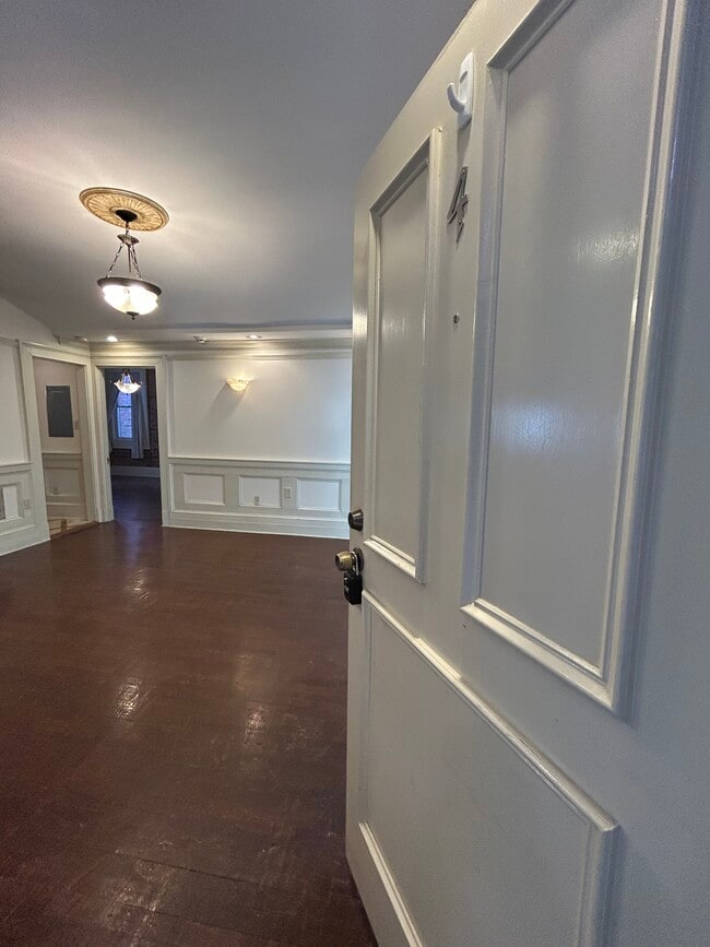 Building Photo - 635 Myrtle St NE