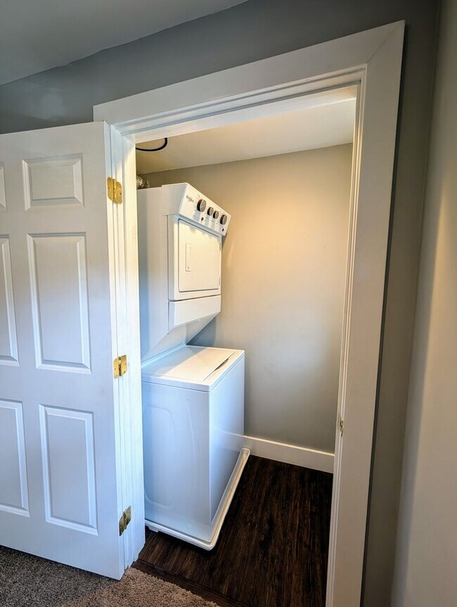 Building Photo - 138 S 24th St