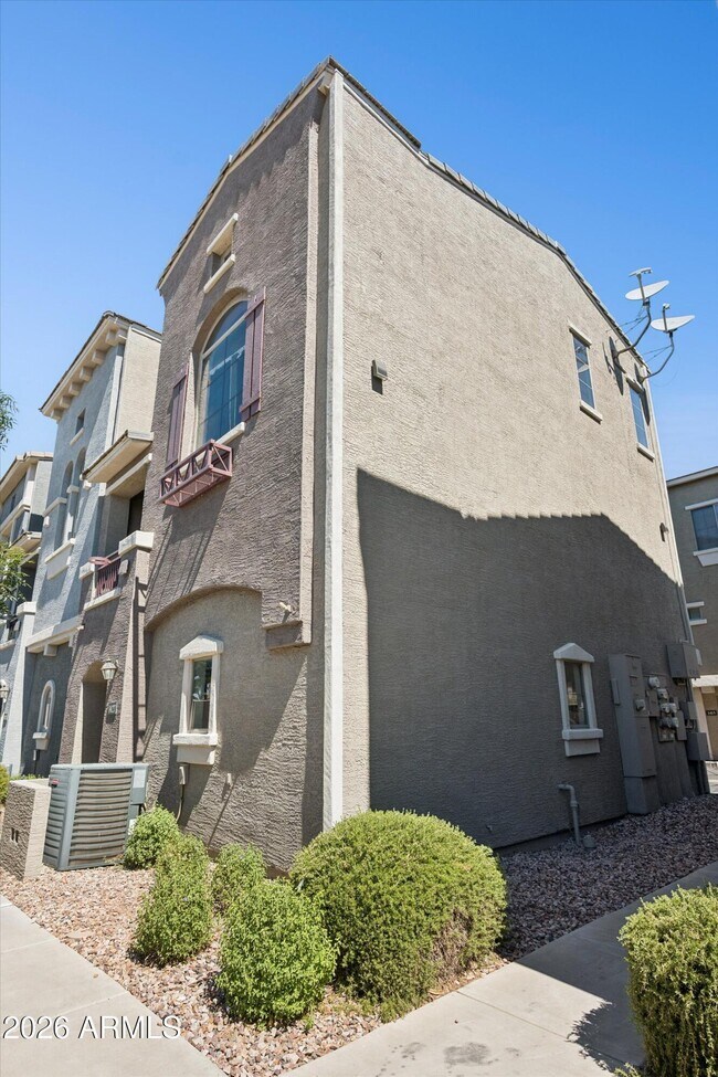 Foto del edificio - 2402 E 5th St
