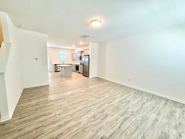 Foto del edificio - Three bedroom 2 1/2 bath townhome minutes from I 85 and historic downtown