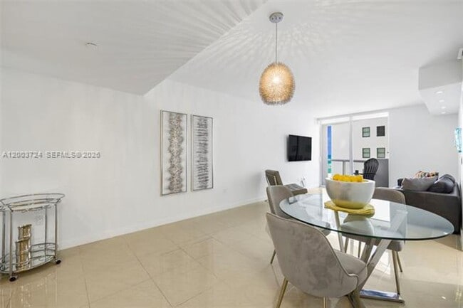 Foto del edificio - 6365 Collins Ave