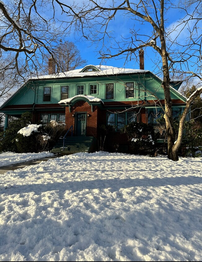 Primary Photo - 6241 Oakland Rd
