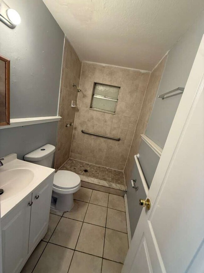 Foto del edificio - Nice House on Corner Lot