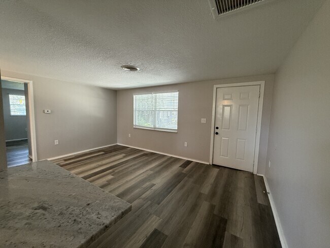 Building Photo - 615 Osceola Rd