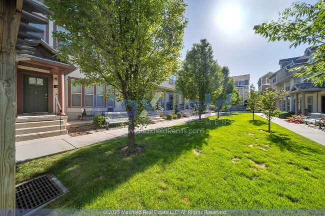 Photo - Small Pet Friendly - 3BD 2BTH 2GAR - Center Street/700 W Near TopGolf Apartment