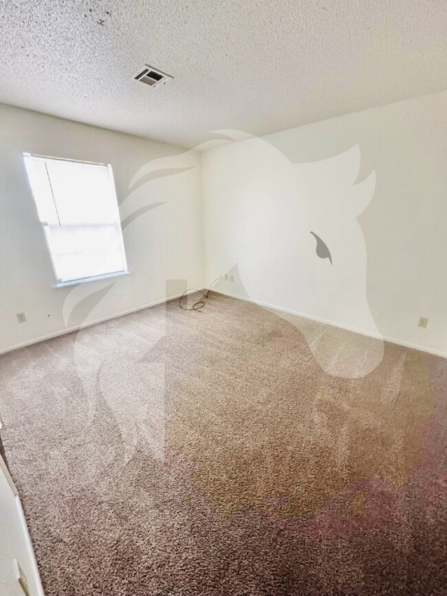 Building Photo - "Charming 3-Bed Home with Attached Garage ...