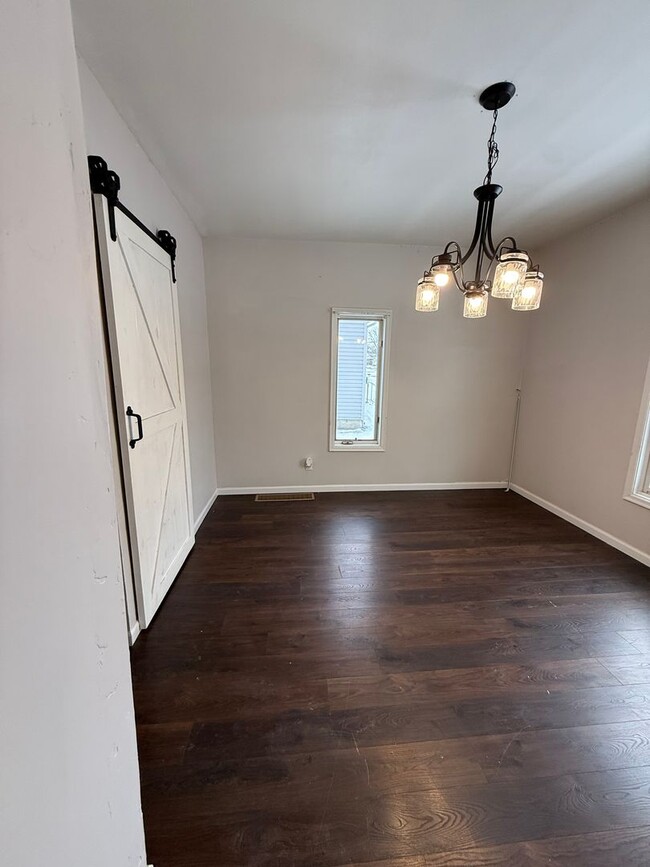 Building Photo - 532 S 16th St