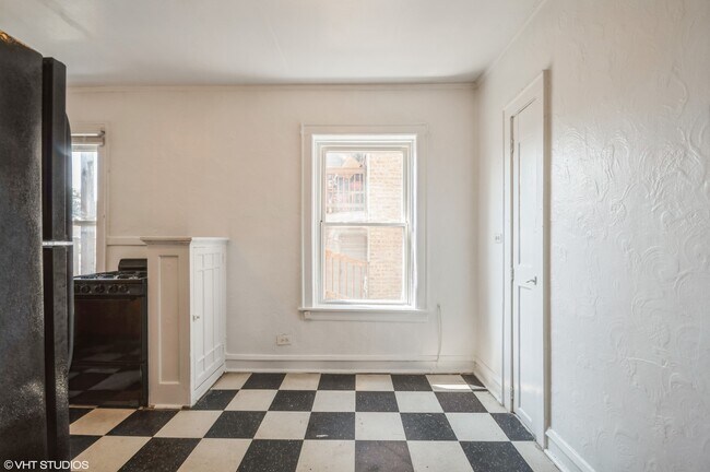 Foto del edificio - 5423 W Montrose Ave