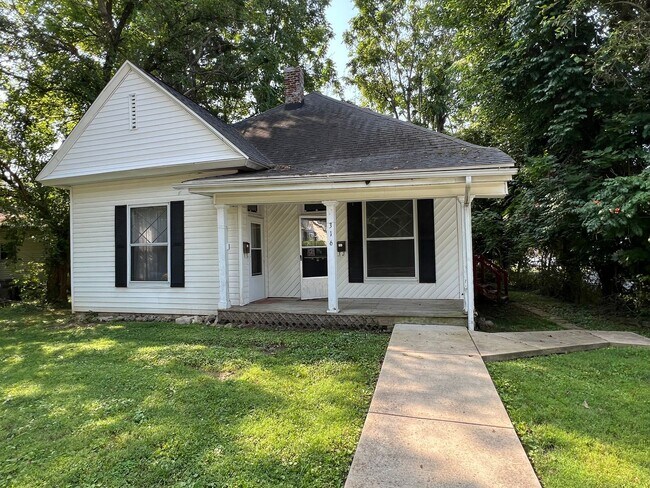 Foto del edificio - NEW KITCHEN & BATH REMODEL! Available Augu...