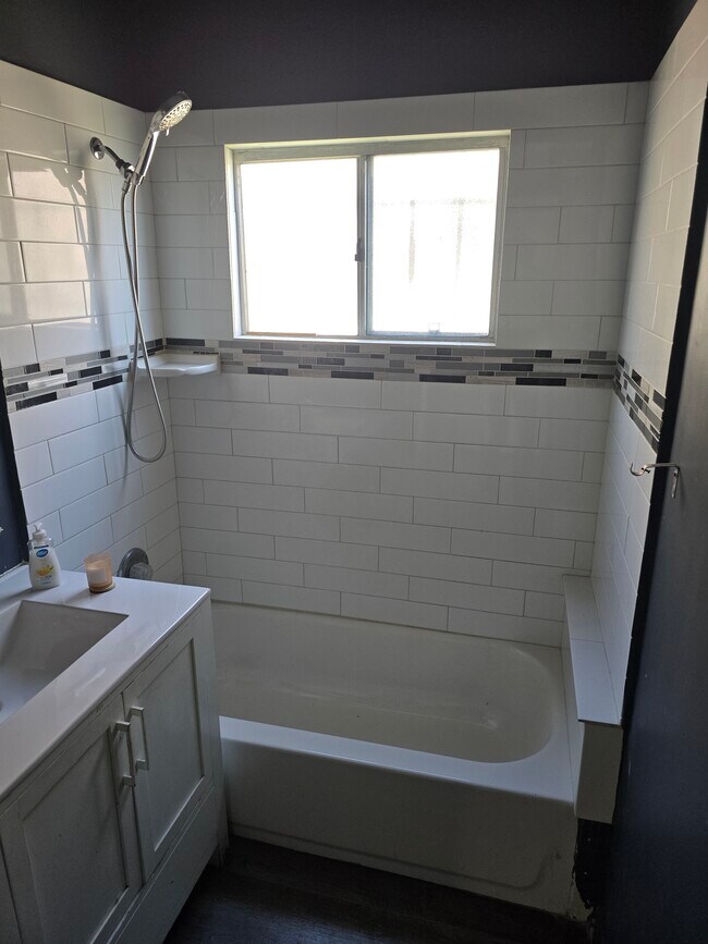 Building Photo - 611 W 85th St