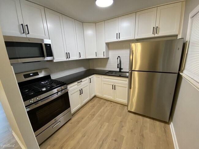 Building Photo - 3 br, 1 bath House - 857 Glenn Ct