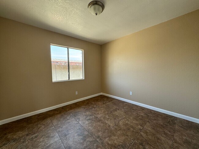 Building Photo - Two Bedroom One Bathroom Apartment in San Bernardino