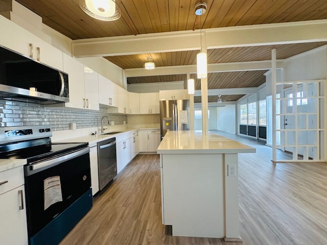 Primary Photo - 3 Bedroom, 2 Bathroom with Carport (Pearl ...