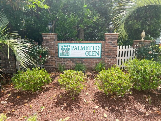 Building Photo - Pet Friendly, 3 Bedroom, 2 Bath Home for L...
