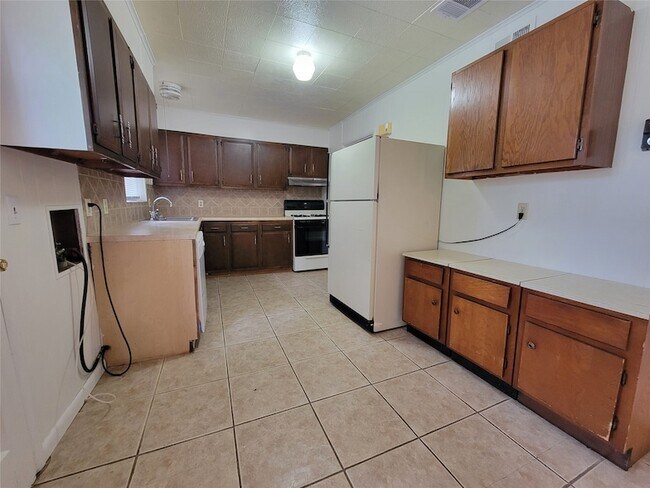 Building Photo - 3023 Gus Thomasson Rd