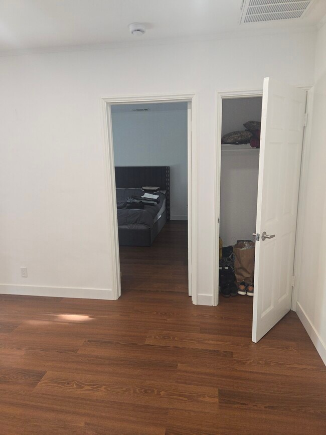 Foto del edificio - 1025 E Spazier Ave