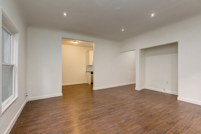 Foto del edificio - 7223-7229 Willoughby