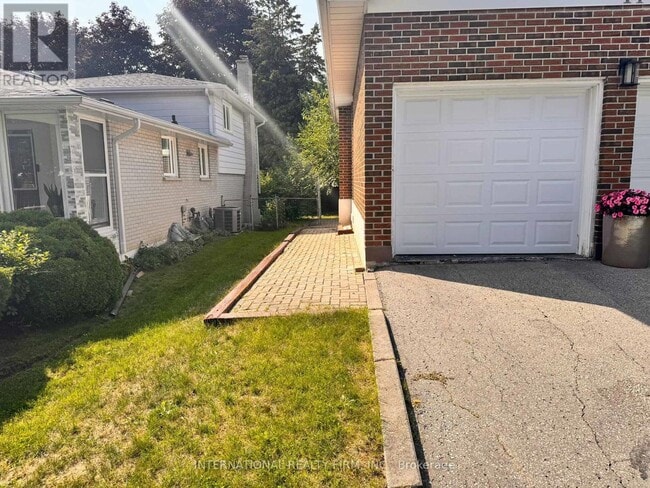 Building Photo - 14 Blue Spruce Ln
