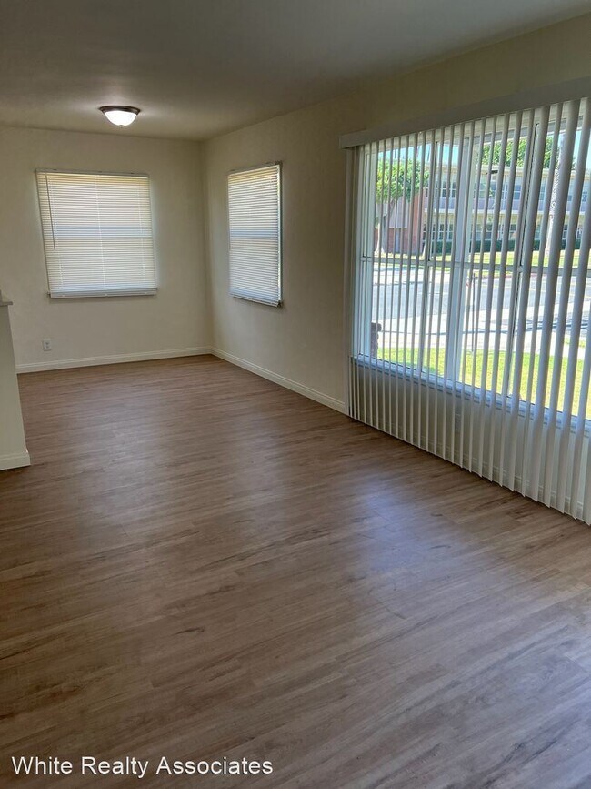 Foto del edificio - 2 br, 1 bath House - 4502 Dunrobin Ave.