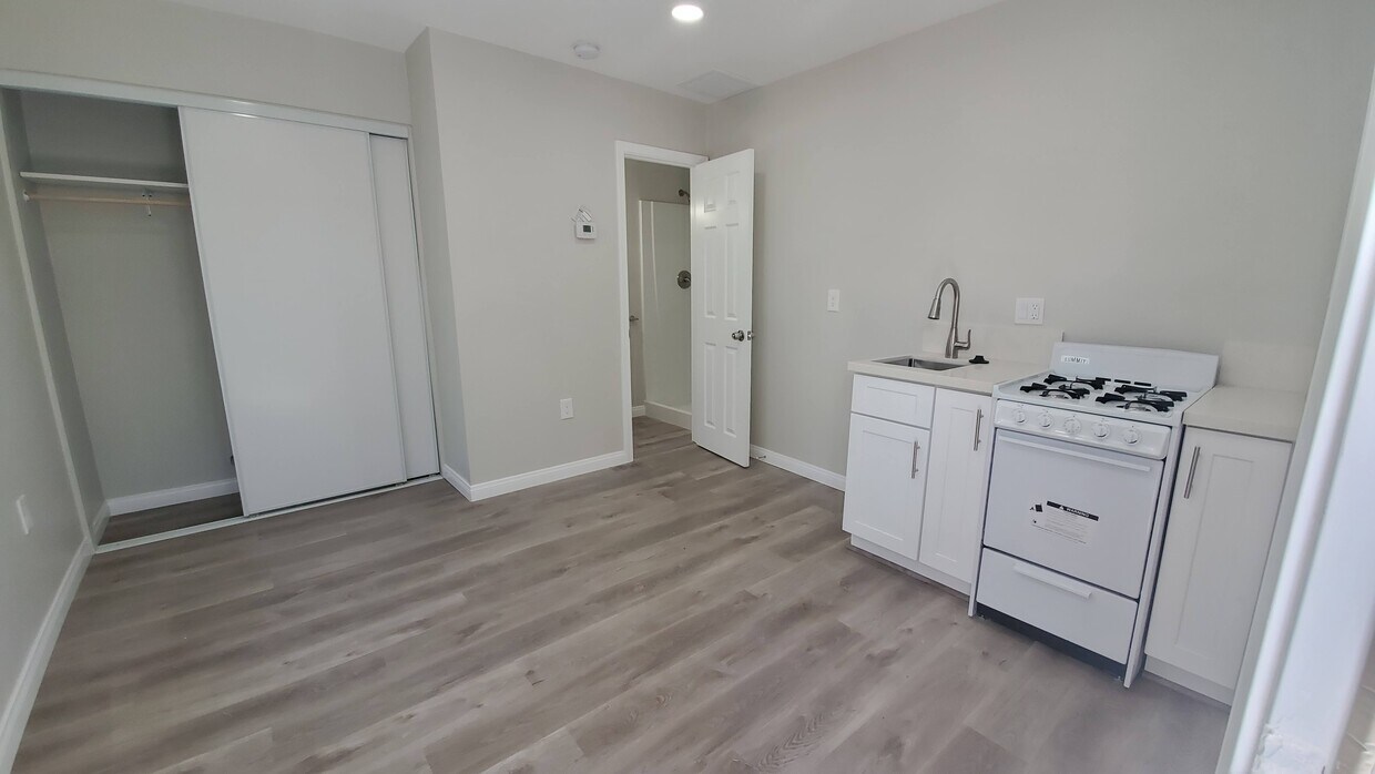 Foto principal - 21629 Cottonwood Ave