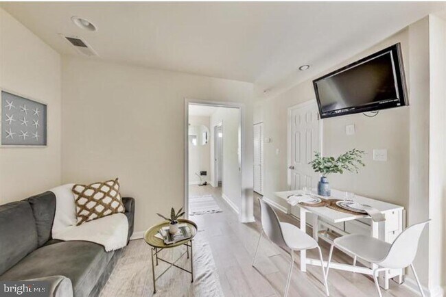 Foto del edificio - 1720 H St NE